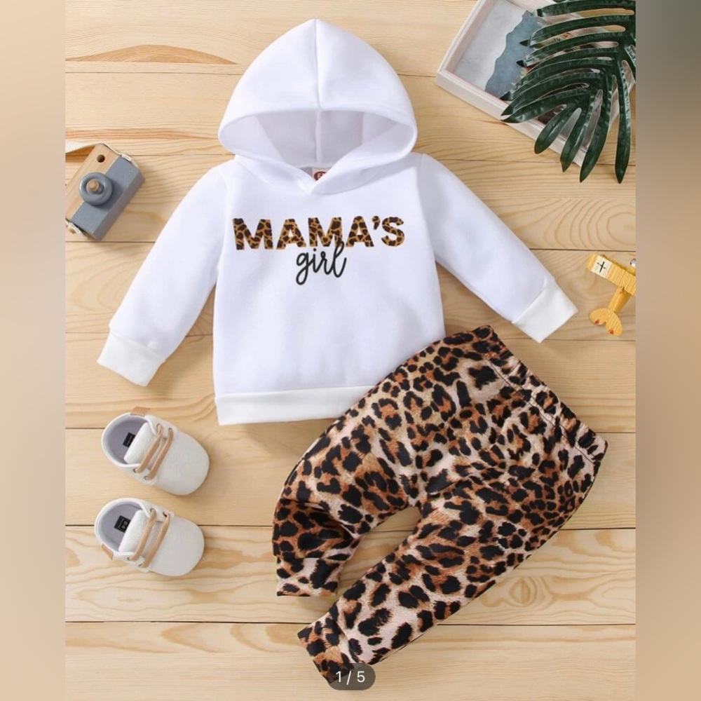 NEW ADORABLE baby girls outfit 6-9 months.